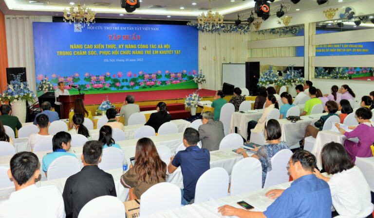Hội Cứu trợ trẻ em tàn tật Việt Nam tổ chức lớp tập huấn về nâng cao kiến thức, kỹ năng công tác xã hội trong chăm sóc, phục hồi chức năng trẻ em khuyết tật