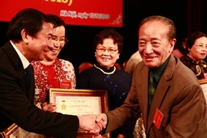 Lấy việc thiện làm niềm vui