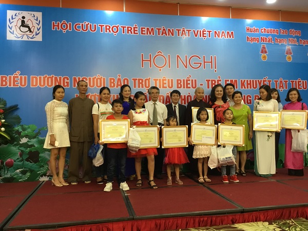 Hội Cứu trợ trẻ em tàn tật Việt Nam tổ chức Hội nghị Biểu dương người bảo trợ, trẻ em khuyết tật tiêu biểu năm 2018
