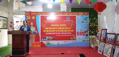 Hội Cứu trợ trẻ em tàn tật Việt Nam trao tặng quà cho 71 trẻ em khuyết tật, trẻ em có hoàn cảnh đặc biệt khó khăn tại Trung tâm Hy Vọng (Hải Dương)