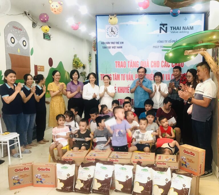 Trao tặng 66.300.000đ tiền mặt và quà cho 51 trẻ em khuyết tật thuộc Trung tâm Sao Mai, Hải Phòng