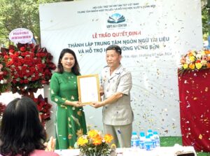 ảnh Trao Quyết định