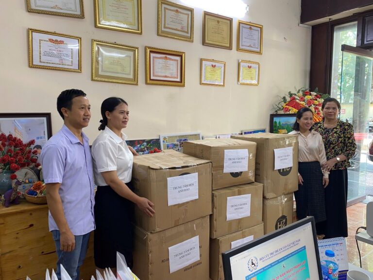 Hội Cứu trợ trẻ em tàn tật Việt Nam chung tay hỗ trợ trẻ em khuyết tật khác phục hậu quả cơn bão số 3