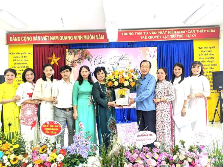 Lãnh đạo Hội Cứu trợ trẻ em tàn tật Việt Nam tham dự chương trình kỉ niệm 42 năm ngày Nhà giáo Việt Nam (20/11/1982- 20/11/2024) tại Trung tâm Tư vấn phát hiện sớm–can thiệp sớm trẻ em khuyết tật trí tuệ tự kỉ (Trung tâm Sao Mai)