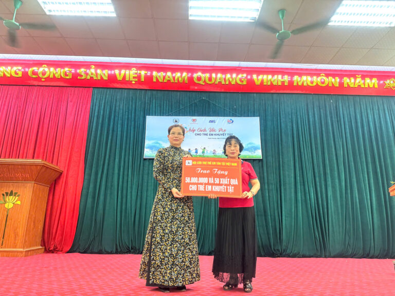 Lan tỏa kết quả Chương trình “Chắp cánh ước mơ cho trẻ em khuyết tật” năm 2025 của Hội Cứu trợ trẻ em tàn tật Việt Nam tại tỉnh Tuyên Quang.