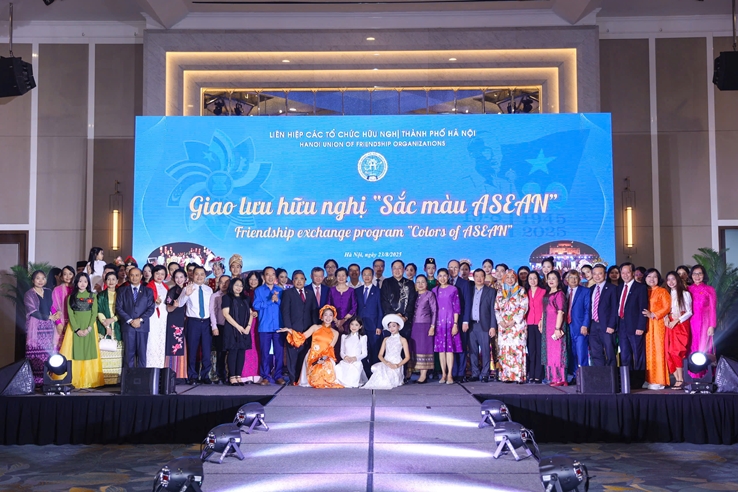“Sắc màu ASEAN”: Gắn kết Việt Nam và cộng đồng quốc tế bằng tinh thần ngoại giao nhân dân