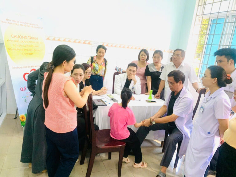 Trẻ khuyết tật sau khám sàng lọc sẽ được phẫu thuật miễn phí bởi Trung tâm II thuộc Hội Cứu trợ trẻ em tàn tật Việt Nam