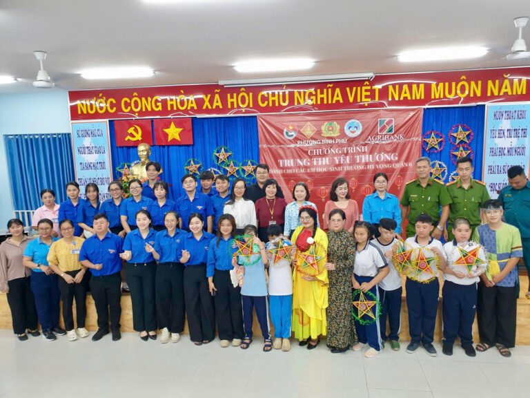 Chương trình “Trung thu yêu thương” tại trường Hy Vọng Quận 6, thành phố Hồ Chí Minh