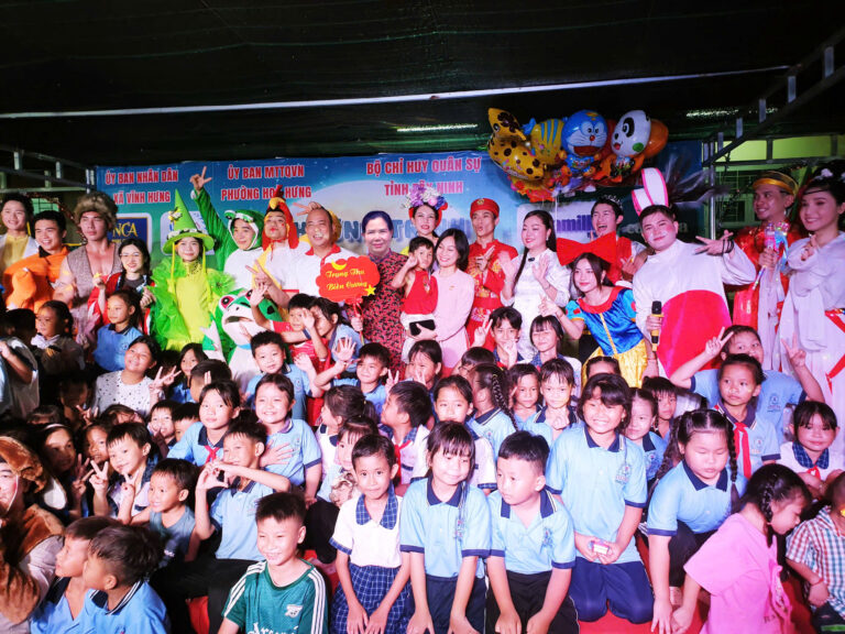 Hội Cứu trợ trẻ em tàn tật Việt Nam cùng Chương trình “Trung thu Biên Cương”