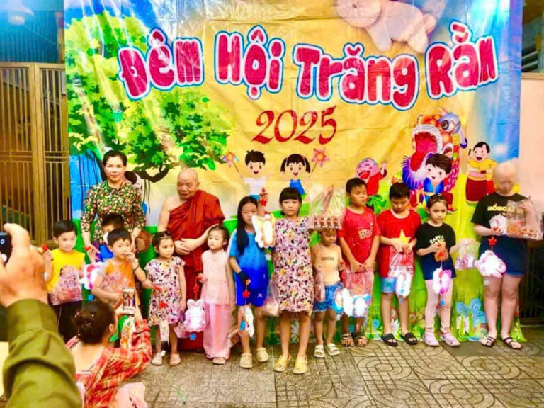 Mang Trung Thu ấm áp đến với các cháu thiếu nhi phường Hạnh Thông, Tp. Hồ Chí Minh