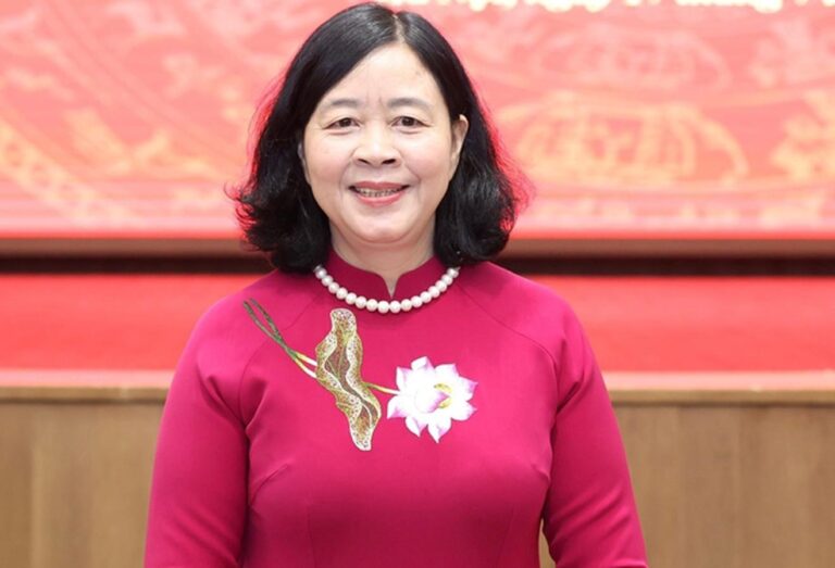 Trân trọng giới thiệu tóm tắt tiểu sử bà Bùi Thị Minh Hoài, Ủy viên Bộ Chính trị, Bí thư Trung ương Đảng, Bí thư Đảng ủy MTTQ, các đoàn thể Trung ương, Chủ tịch Ủy ban Trung ương MTTQ Việt Nam.