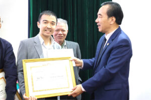 Gen H Z7369882689347 B5476e5914f208944e78af305f8997dd