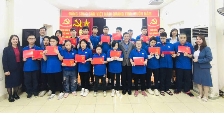 Lễ bế giảng lớp sơ cấp nghề Kỹ thuật chế biến bánh và chăm sóc da năm 2025.