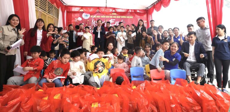 “Tết sum vầy” Lan tỏa yêu thương trẻ khuyết tật Trung tâm Tư vấn và Can thiệp sớm trẻ khuyết tật Hương Ban Mai