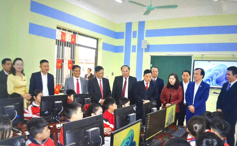 Chung tay giúp trẻ em tiếp cận ứng dụng công nghệ số trong học tập