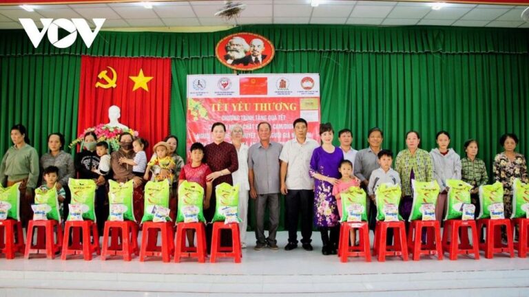 Trao tặng 60 triệu đồng quà Tết cho trẻ khuyết tật, người có hoàn cảnh đặc biệt khó khăn tại tỉnh Cần Thơ