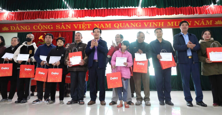 Tết yêu thương cho trẻ khuyết tật có hoàn cảnh đặc biệt khó khăn tại tỉnh Thái Nguyên.