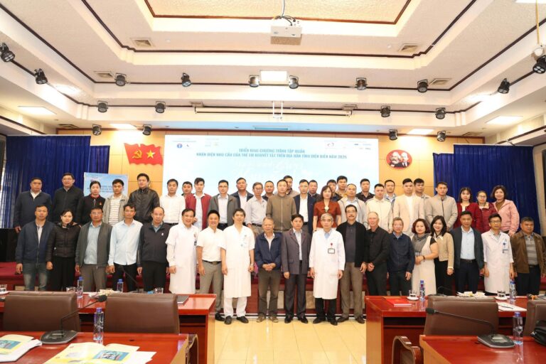 Tập huấn nhận diện nhu cầu trẻ khuyết tật.